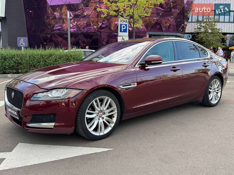Седан Jaguar XF 2016 в Києві