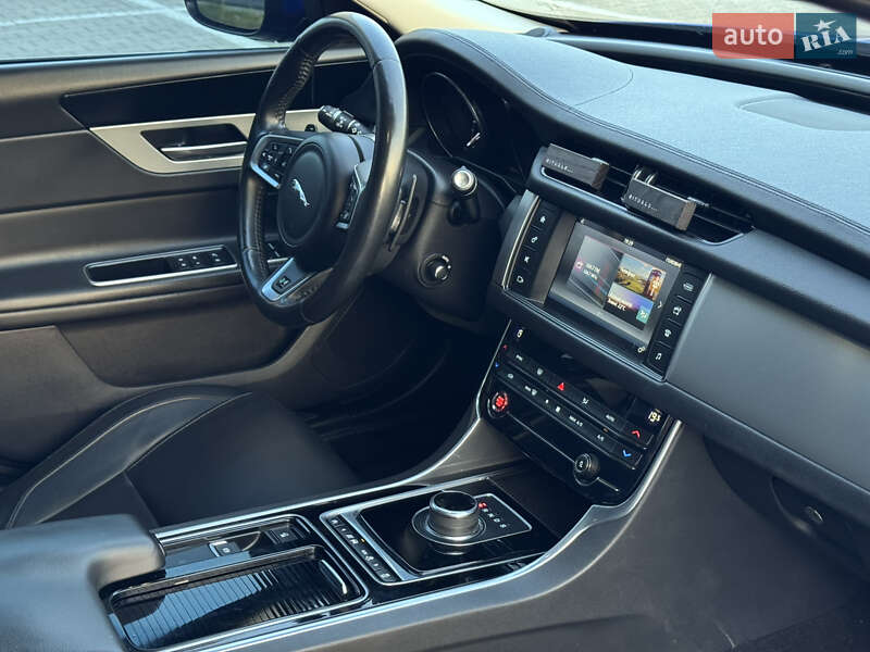 Седан Jaguar XF 2016 в Ивано-Франковске