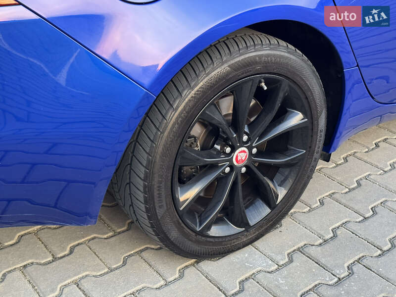 Седан Jaguar XF 2016 в Ивано-Франковске