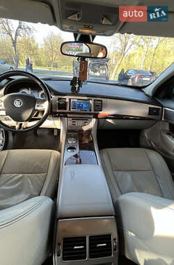 Седан Jaguar XF 2008 в 