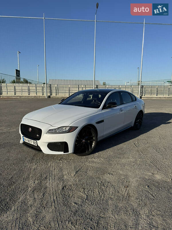 Седан Jaguar XF 2016 в 