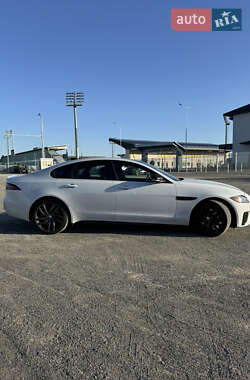 Седан Jaguar XF 2016 в 