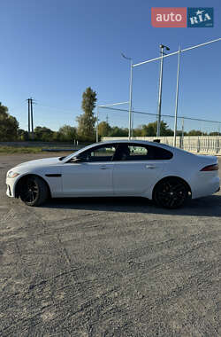 Седан Jaguar XF 2016 в 