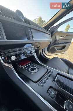 Седан Jaguar XF 2016 в 