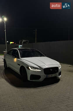 Седан Jaguar XF 2016 в 