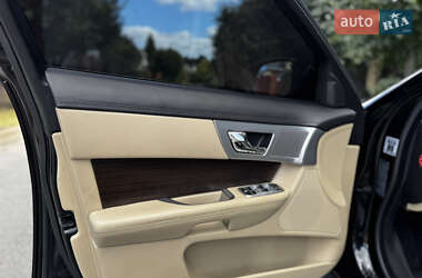 Седан Jaguar XF 2013 в 