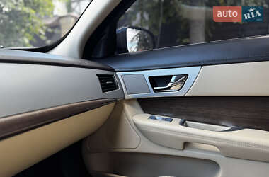 Седан Jaguar XF 2013 в 