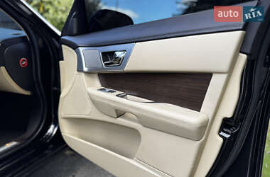 Седан Jaguar XF 2013 в 