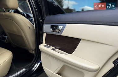 Седан Jaguar XF 2013 в 