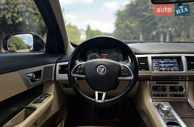 Седан Jaguar XF 2013 в 