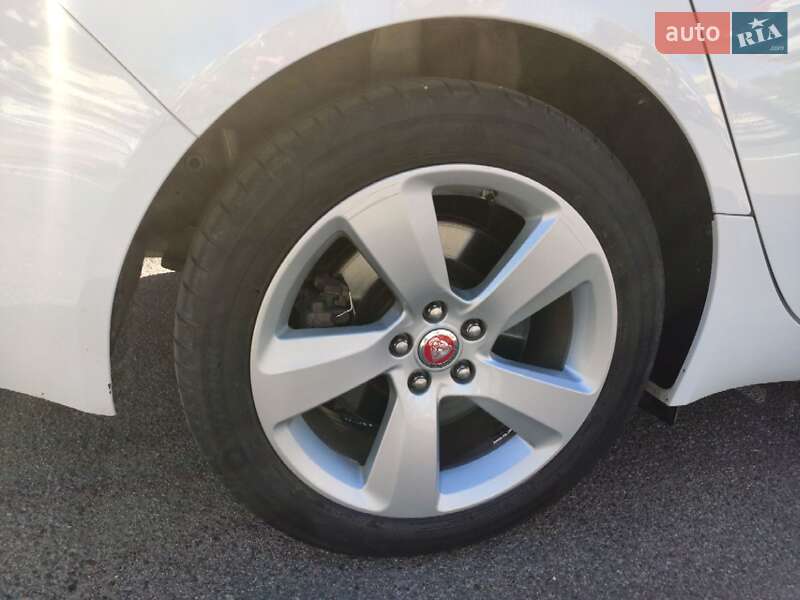 Седан Jaguar XF 2017 в Киеве
