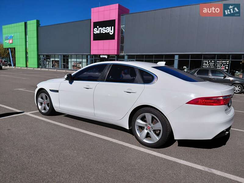 Седан Jaguar XF 2017 в Киеве