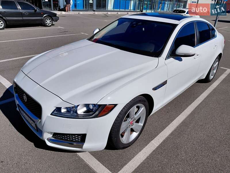 Седан Jaguar XF 2017 в Киеве