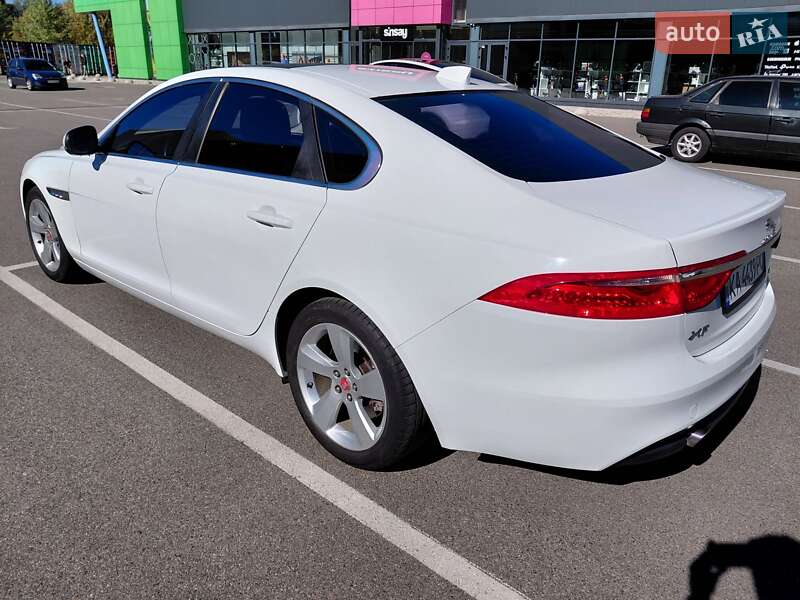 Седан Jaguar XF 2017 в Киеве