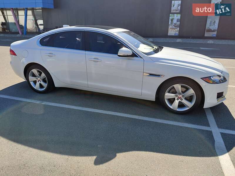 Седан Jaguar XF 2017 в Киеве
