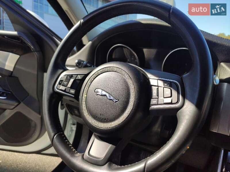Седан Jaguar XF 2017 в Киеве