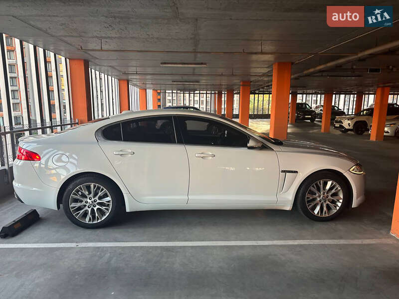 Седан Jaguar XF 2012 в Киеве