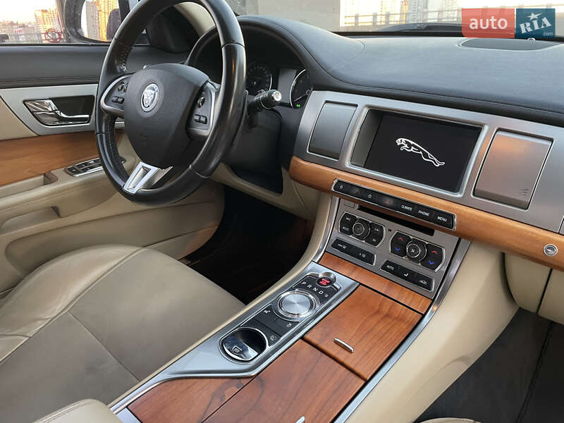 Седан Jaguar XF 2012 в Киеве