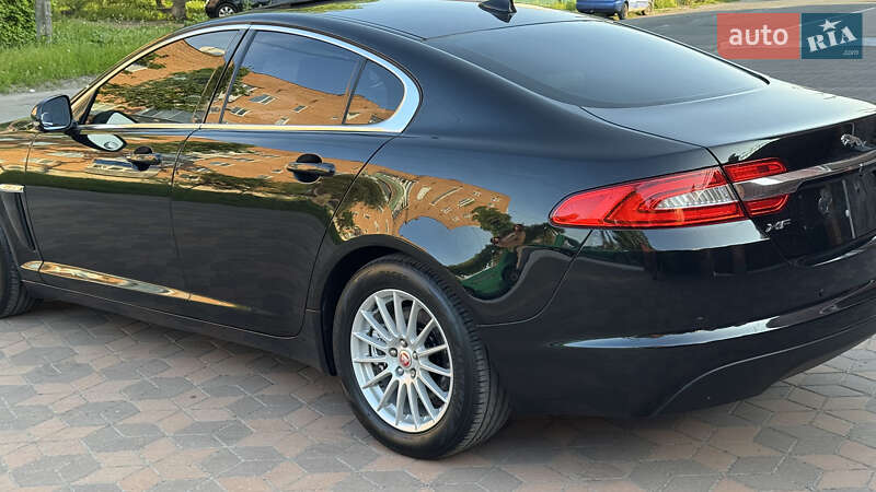 Седан Jaguar XF 2014 в Киеве