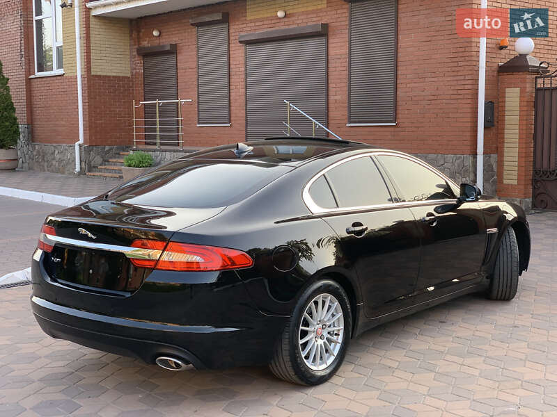 Седан Jaguar XF 2014 в Киеве