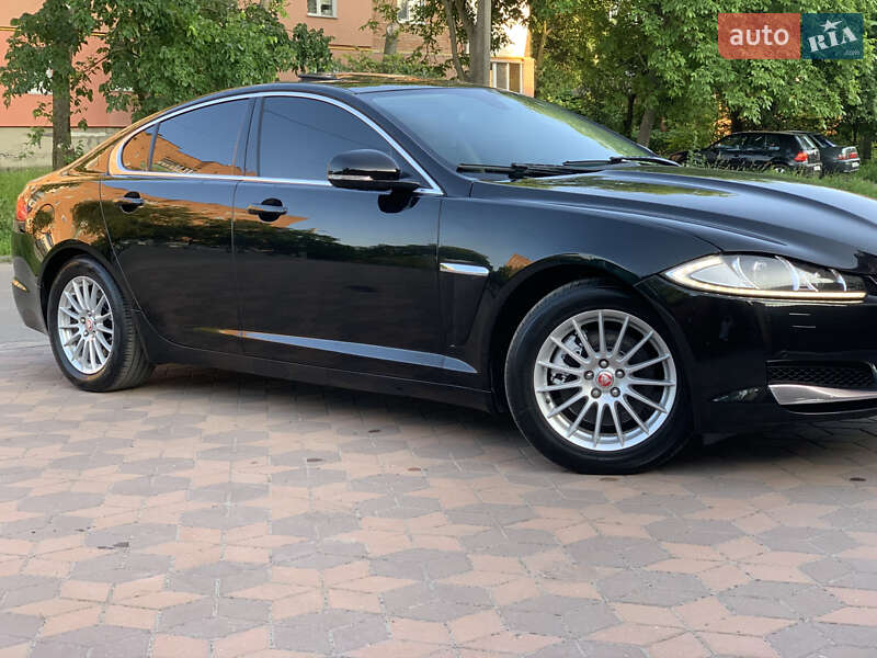 Седан Jaguar XF 2014 в Киеве