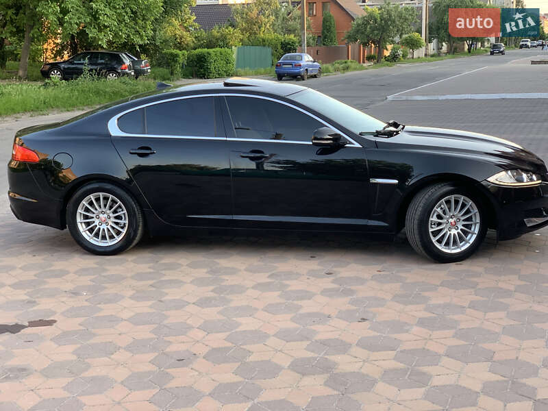 Седан Jaguar XF 2014 в Киеве