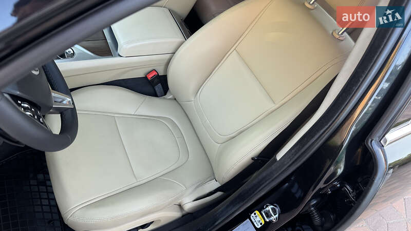 Седан Jaguar XF 2014 в Киеве