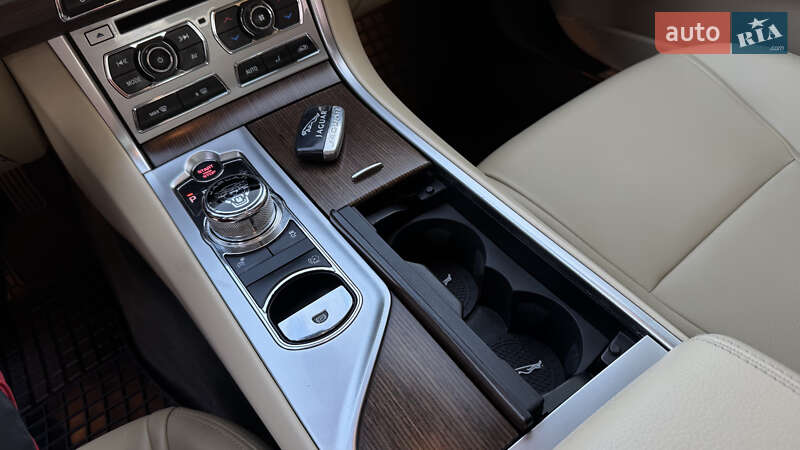 Седан Jaguar XF 2014 в Киеве