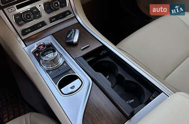 Седан Jaguar XF 2014 в 