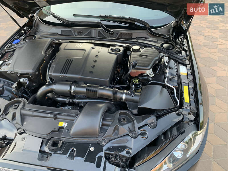 Седан Jaguar XF 2014 в Киеве