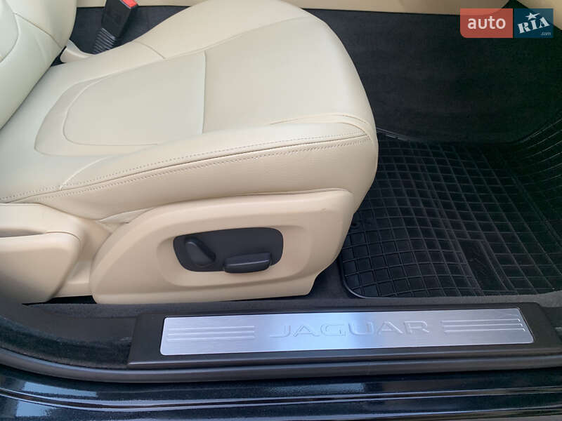 Седан Jaguar XF 2014 в Киеве
