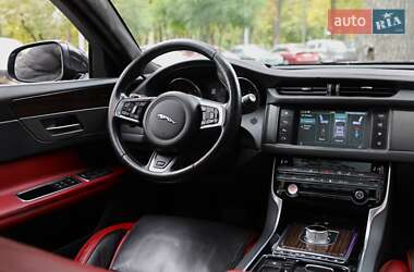 Седан Jaguar XF 2015 в 
