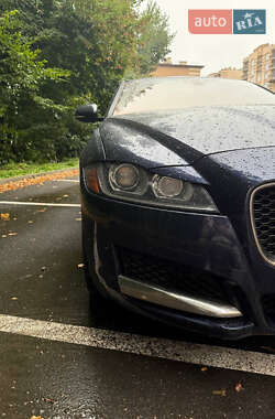 Седан Jaguar XF 2016 в 
