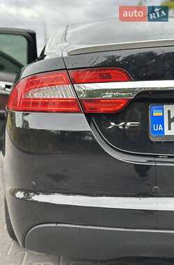 Седан Jaguar XF 2013 в 