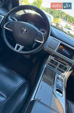 Седан Jaguar XF 2014 в 