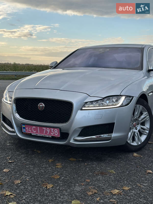 Седан Jaguar XF 2016 в Львове