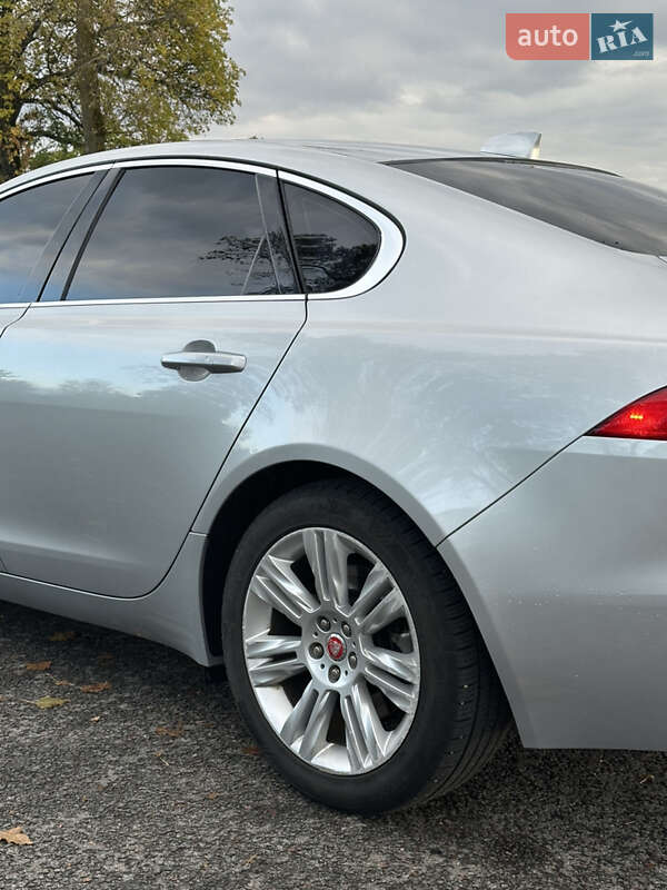 Седан Jaguar XF 2016 в Львове