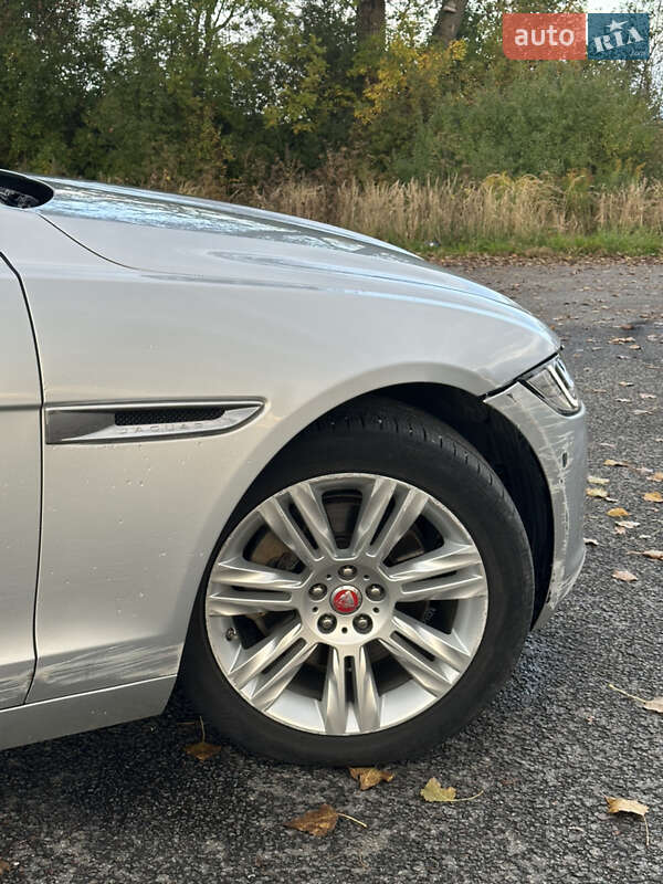 Седан Jaguar XF 2016 в Львове