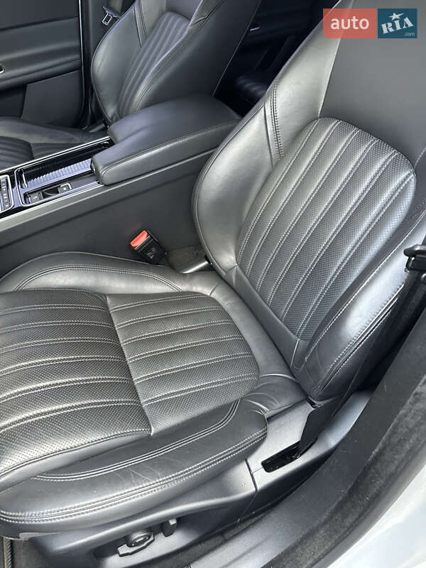 Седан Jaguar XF 2016 в Львове