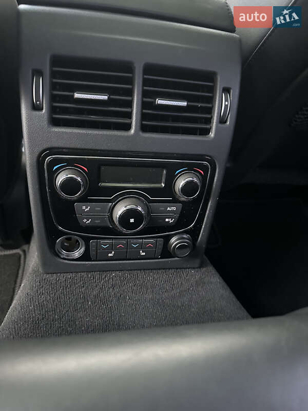 Седан Jaguar XF 2016 в Львове