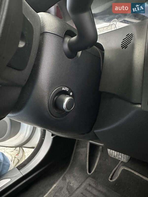 Седан Jaguar XF 2016 в Львове