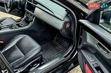Седан Jaguar XF 2016 в 