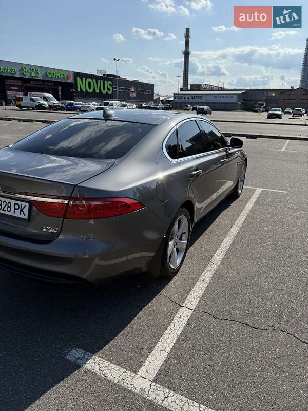 Седан Jaguar XF 2018 в Киеве