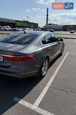Седан Jaguar XF 2018 в 