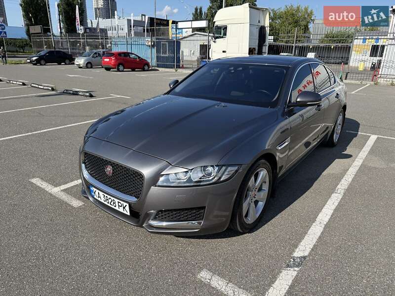 Седан Jaguar XF 2018 в Киеве
