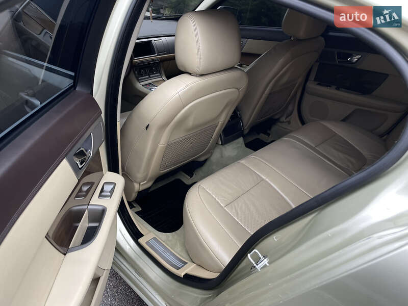 Седан Jaguar XF 2008 в Киеве фото 10 Седан Jaguar XF 2008 в Киеве