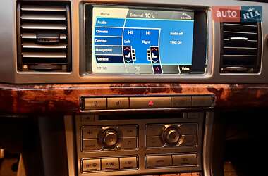 Седан Jaguar XF 2009 в 