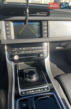 Седан Jaguar XF 2016 в 