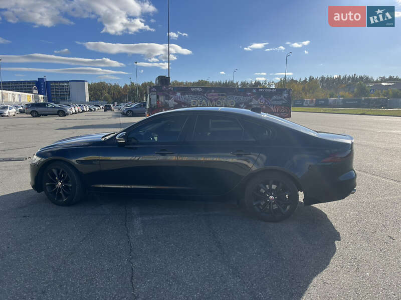 Седан Jaguar XF 2016 в Киеве