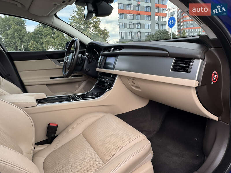 Седан Jaguar XF 2016 в Киеве фото 20 Седан Jaguar XF 2016 в Киеве